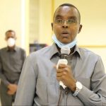 Guddoomiye Filish Oo Digniin Culus U Diray Dadka Banaanbax Dhigaya.