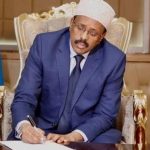 Siyaasiyiin badan oo ka falcelisay warqadii kasoo baxday Villa Somalia.