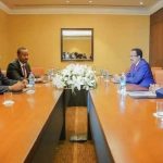 Madaxweyne Farmaajo iyo Uhuru Kenyatta Oo Jabuuti Kulan Ku Dhexmaray.