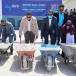 Guddoomiye Filish oo dhagax dhigay dib u dhis lagu sameeynayo Buundooyin kuyaala Muqdisho.