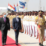 Ra’iisul Wasaare Rooble oo si weyn loogu soo dhaweeyey dalka Masar.