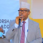 Wasiirka Arrimaha gudaha oo ka hadlay Sheekh caan ah oo lagu dilay Muqdisho