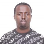 Xabad madaxa loogu dhuftay ayuu u geeriyooday kadib markii uu diiday inuu dhiibo taleefoonkiisa