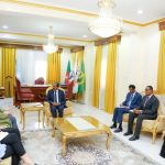 Madaxweyne Xasan Sheekh oo wafdi caalami ku qaabilay madaxtooyada