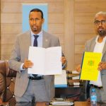 Wasiirka Ganacsiga oo saxiixay sharciga shirkadaha Soomaaliya.