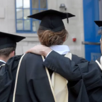 Ingiriiska oo Viso lacag la aan ah siinaysa ardayda ka soo qalinjebiyay jaamacadaha qaar