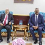 Siciid Deni iyo Axmed Karaash oo yeeshay kulan albaabadu u xiran.