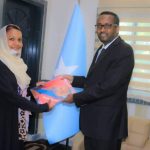 DFS oo waraaqaha aqoonsiga ka guddoontay Wakiilka UNICEF ee Soomaaliya