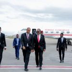 Madaxweyne Xasan Sheekh oo dalka dib ugu so laabtay.