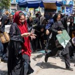 Taliban oo rasaas nool ku kala cayriyay haween ku dhiirraday inay dibad baxaan