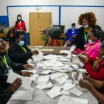 DEG DEG:- Maxkamadda Sare ee Kenya oo amartay in la tiriyo sanaadiiqdii codbixinta