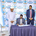 Madaxweyne Qoor Qoor oo saxiixay laba Sharci