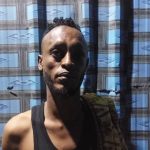 Booliska oo gacanta ku dhigay nin baadi goobkiisa baraha bulshada lagu baahiyay