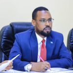 Guddoomiyaha Guddiga Kheyraadka Baarlamaanka oo ka horyimid qorsho ay wadeen Guddiga Dastuurka.