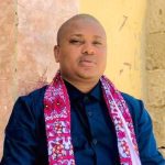 Macalin dugsi iyo caruurtiisa oo ku nafwaayey madaafic ku dhacay gurigii ay daganaayeen.