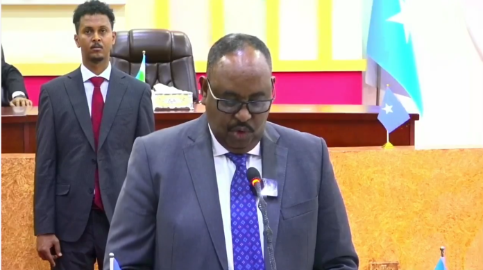 Furitaanka kal-fadhigga 57-aad ee Golaha Wakiillada Puntland Madaxweyne Siciid Cabdullaahi Deni oo khudbad ka jeedinaya furitaanka kal-fadhigga 57-aad ee Golaha Wakiillada Puntland ee Garoowe.