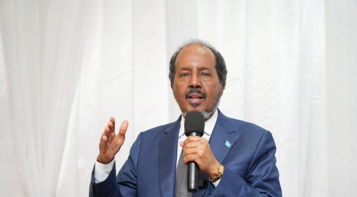 Xasan Sheekh oo Eedeymo Culus U Jeediyey Deni, Shaaciyey Arrimo uu Puntland Ka Hor-Istaagay